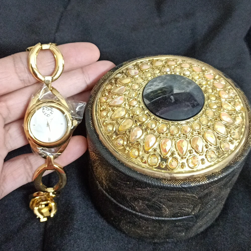 D'signer Ladies Wrist Watch - Picture 3 of 10